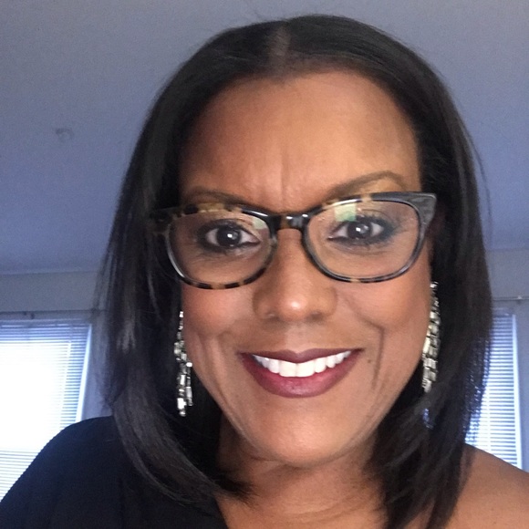 Meet your Posher, Lisa - Picture 1 of 1